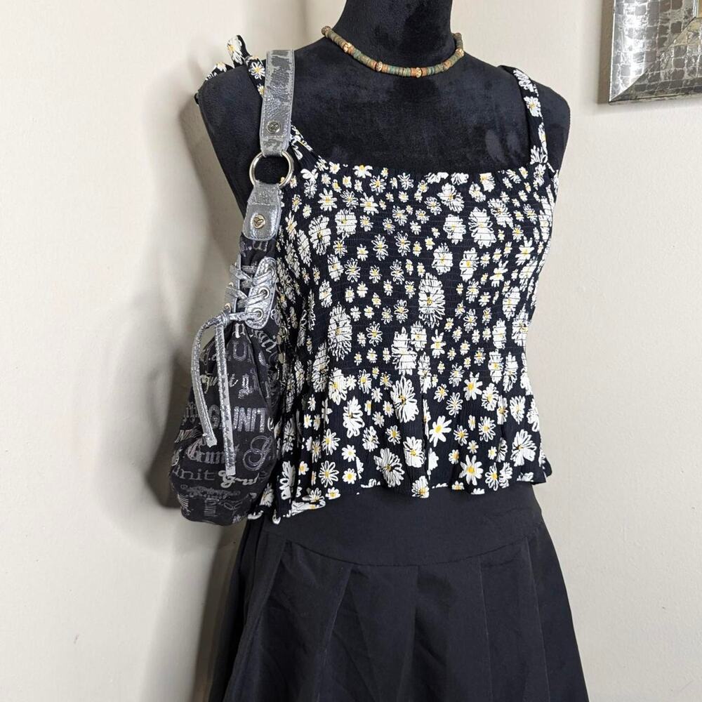 black daisy print top medium